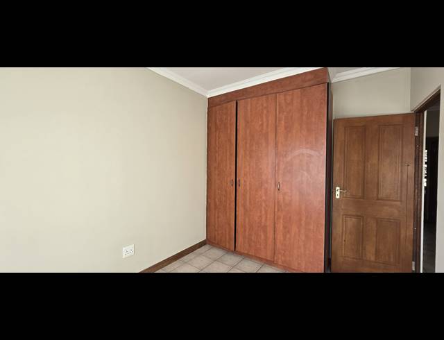 3 BEDROOM FREEHOLD FOR SALE IN SINOVILLE